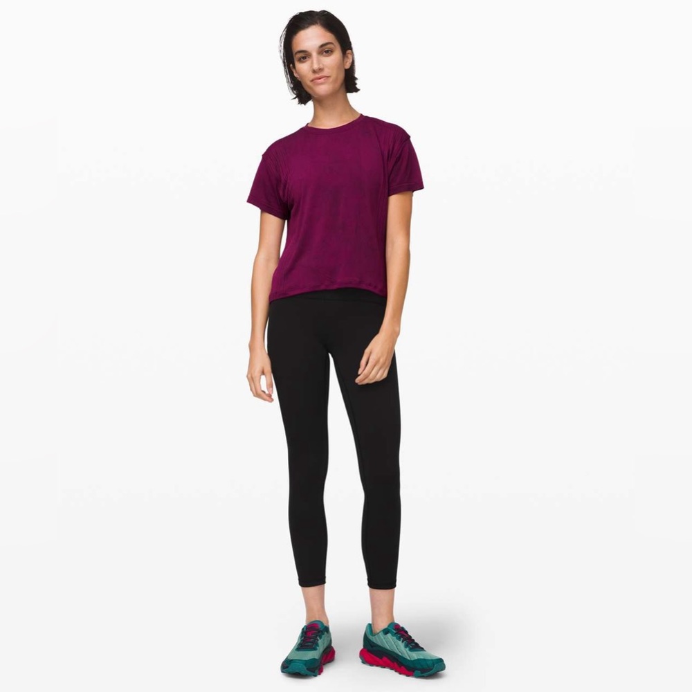 Lululemon Train to Be Short Sleeve Marvel / Black Cropped Tie Dye size Large - Picture 5 of 17